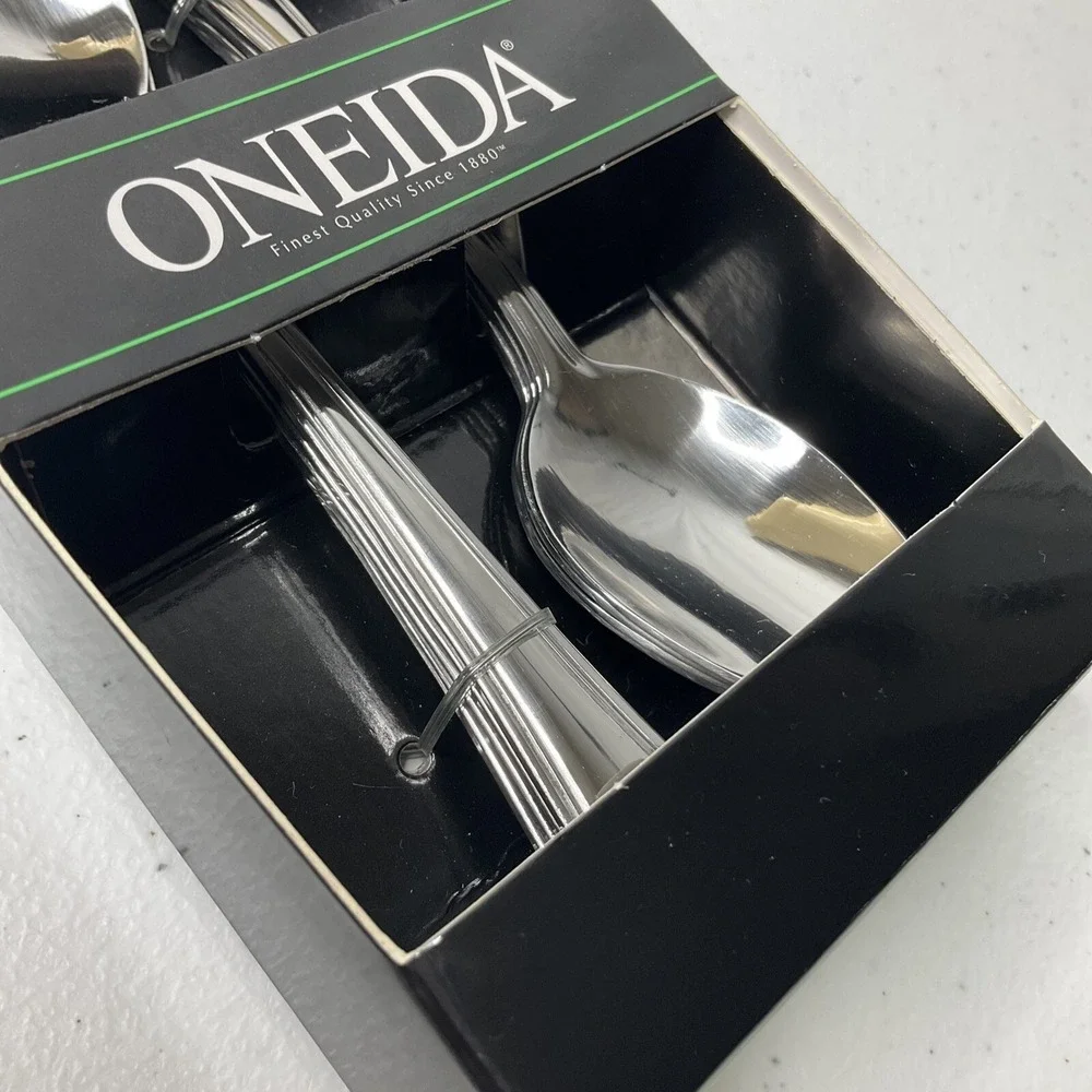 Oneida Tress Stainless Steel Teaspoons Set of 8 Flatware Spoons New with Box